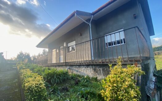 MORADIA ISOLADA T4 EM VANDOMA-PAREDES