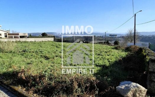 TERRENO COM VIABILIDADE DE CONTRUÇÃO DE 2 MORADIAS