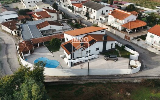 MORADIA T3 C/ Piscina – Nespereira – Lousada